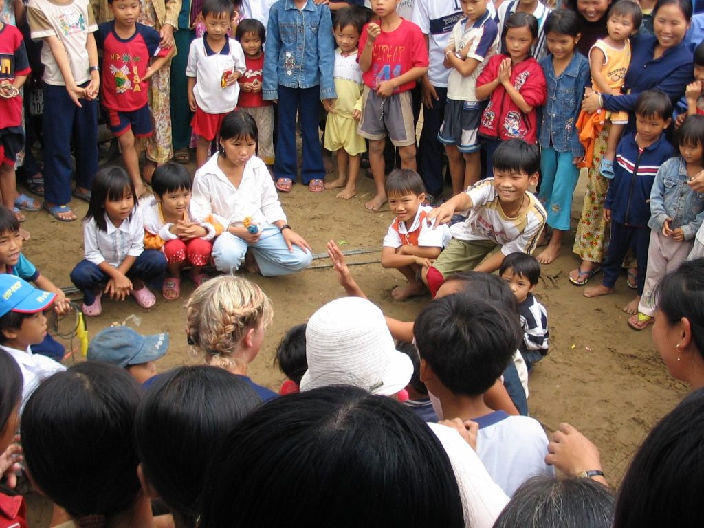 Vietnamese children participate in games with Australian volunteer (2006)